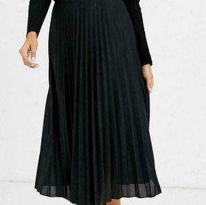 Black pleated long skirt